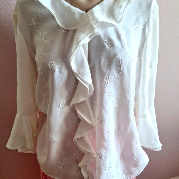 Michelle Michelle Eyelet white blouse - Picture 11 of 12